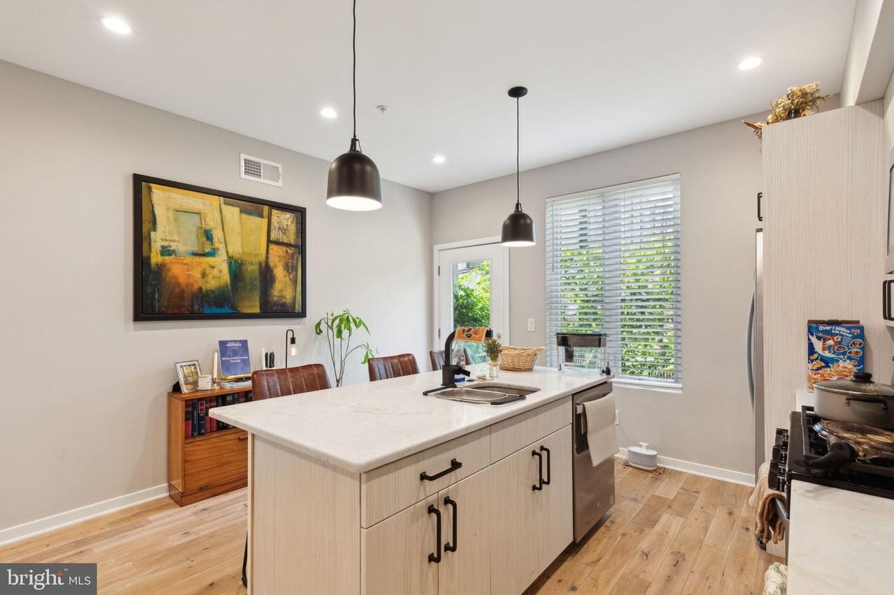 1510 North Hollywood Street - Photo 7 of 34