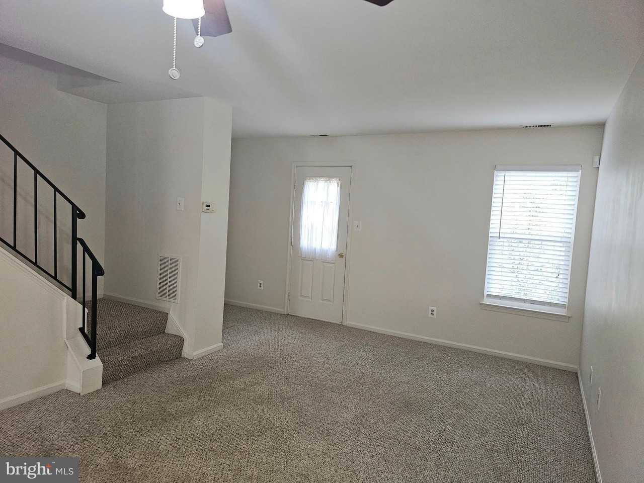 8564 Southlawn Ct - Photo 4 of 16