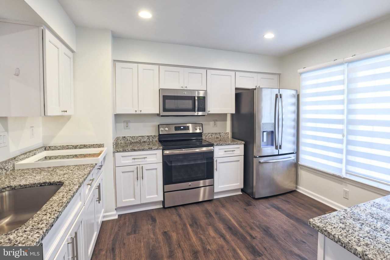 14436 Whisperwood Ct - Photo 2 of 24