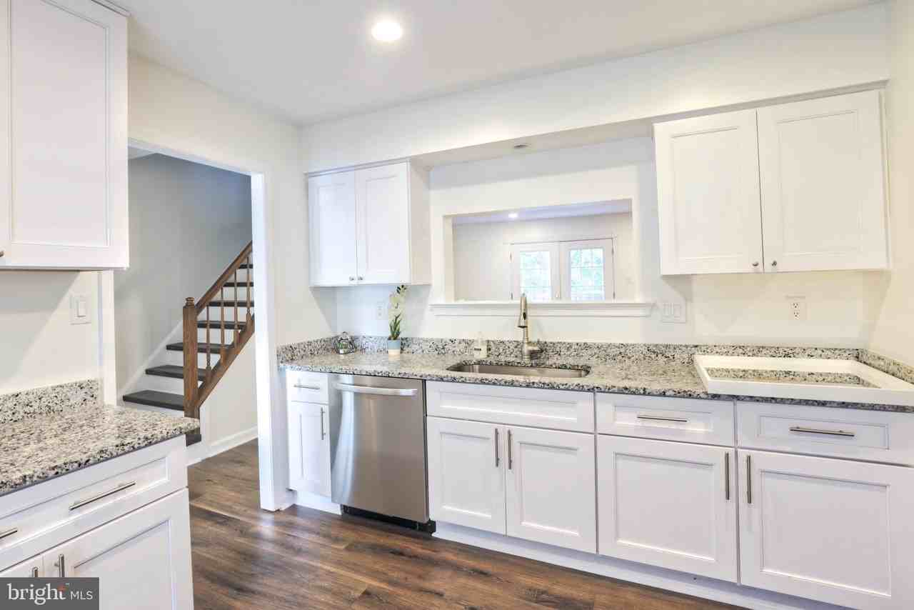 14436 Whisperwood Ct - Photo 3 of 24