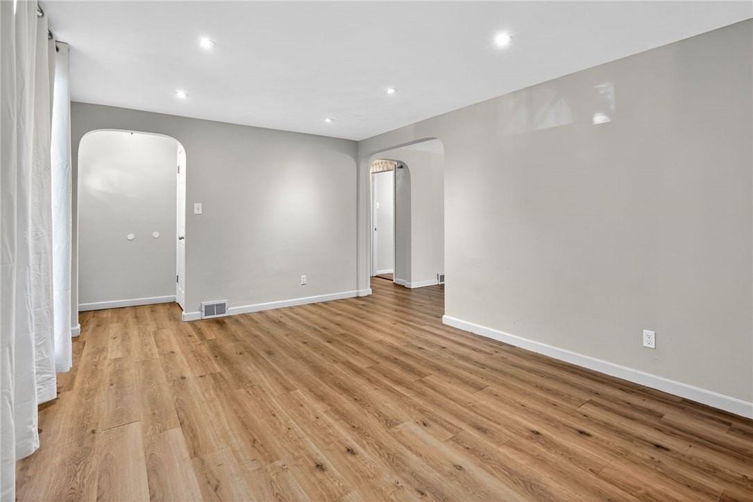 546 Roseland Avenue - Photo 5 of 21