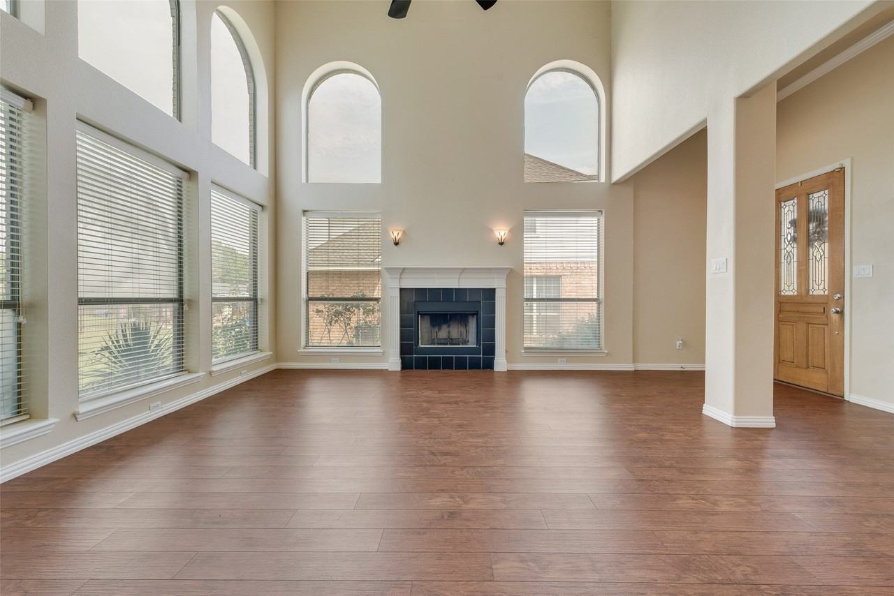 2047 Chevella Dr - Photo 5 of 35