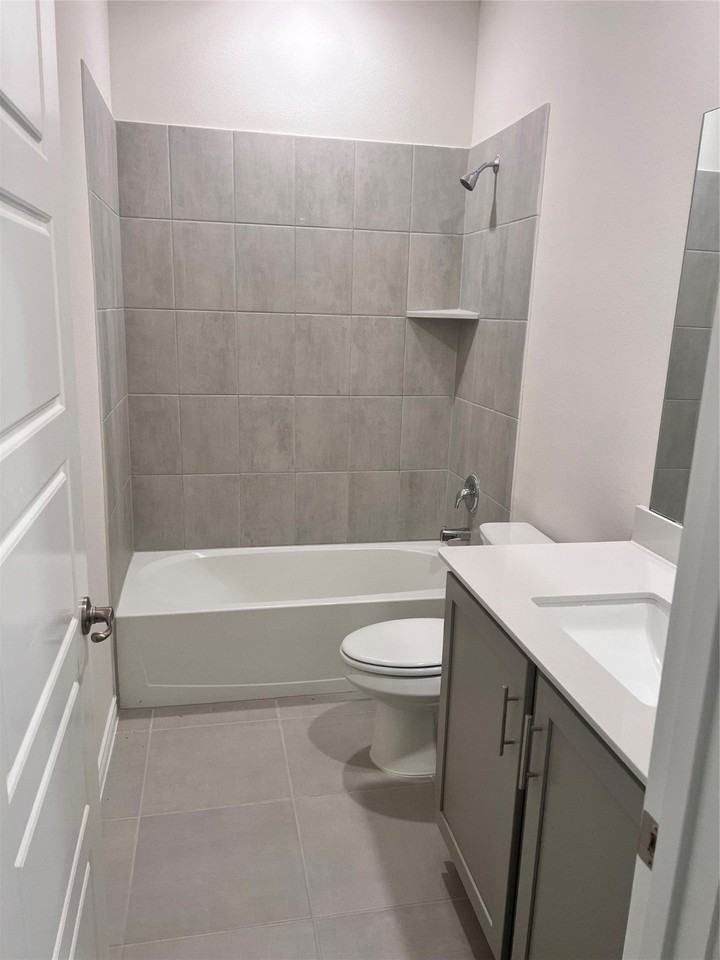 10313 Rambling Brooks Ln - Photo 5 of 17
