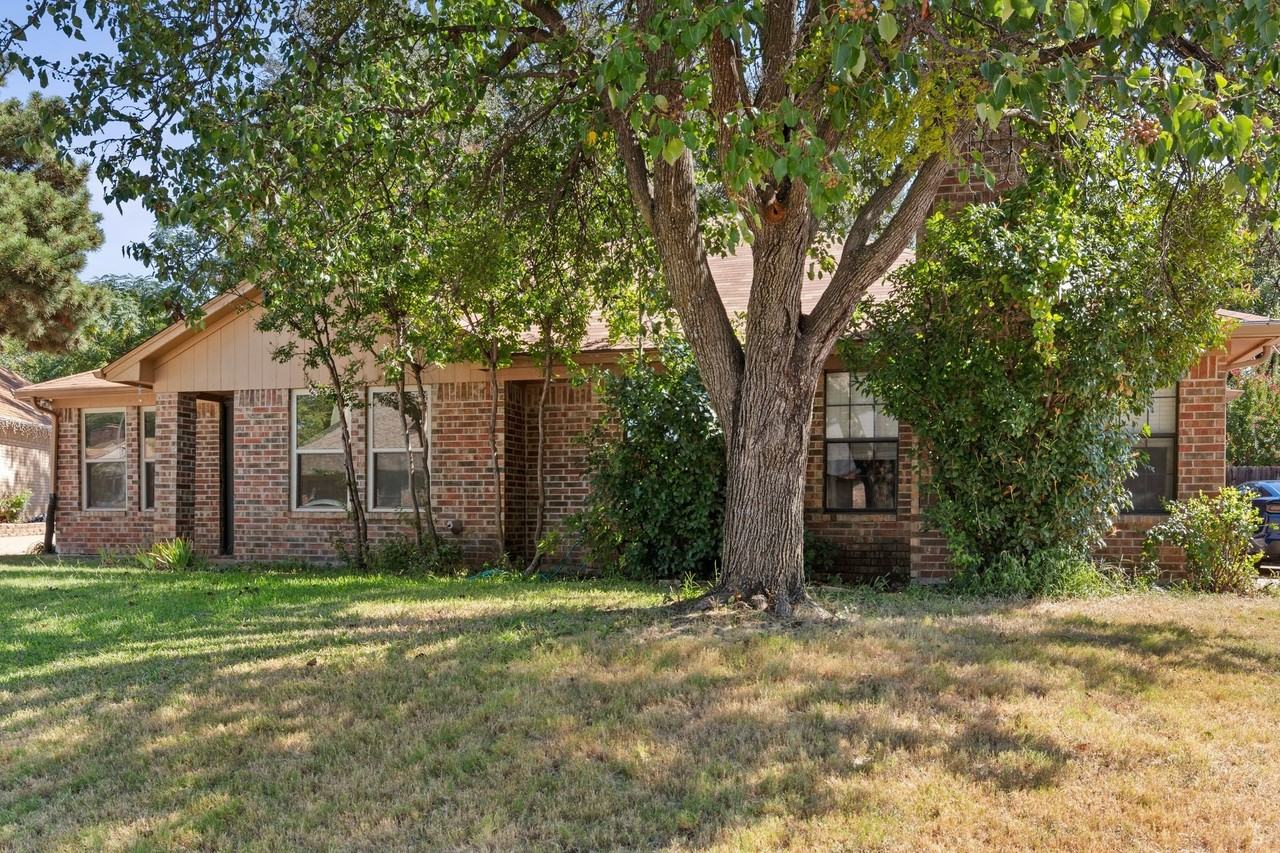 2806 London Court - Photo 3 of 33