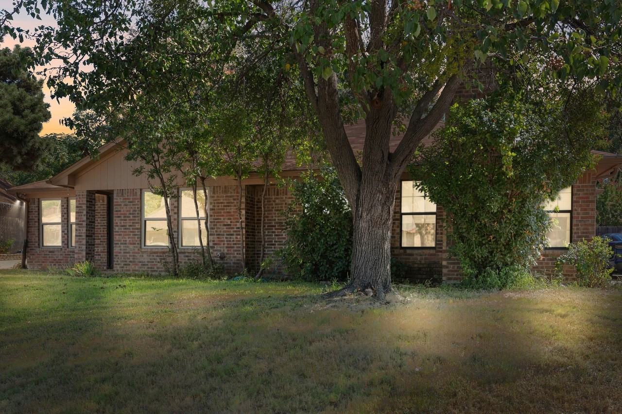 2806 London Court - Photo 4 of 33