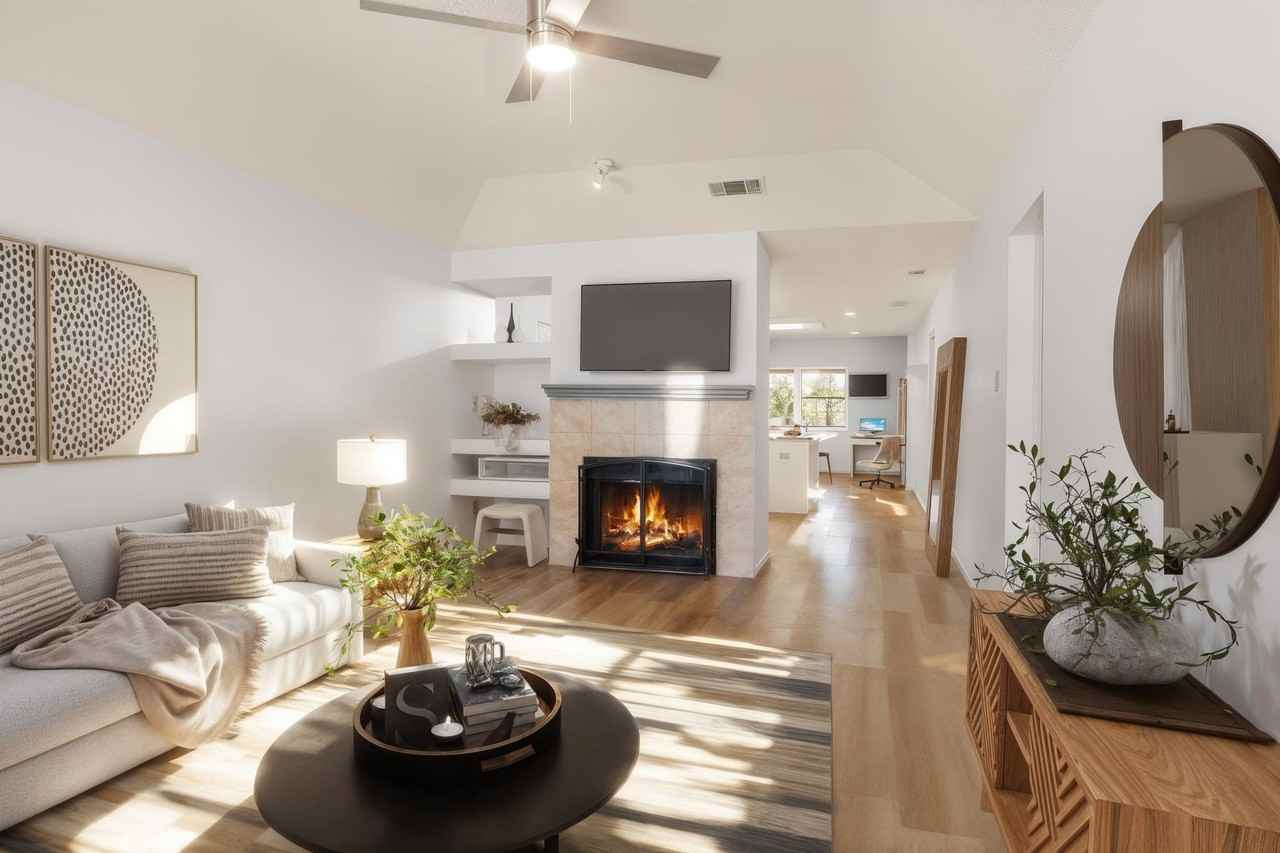 2806 London Court - Photo 5 of 33