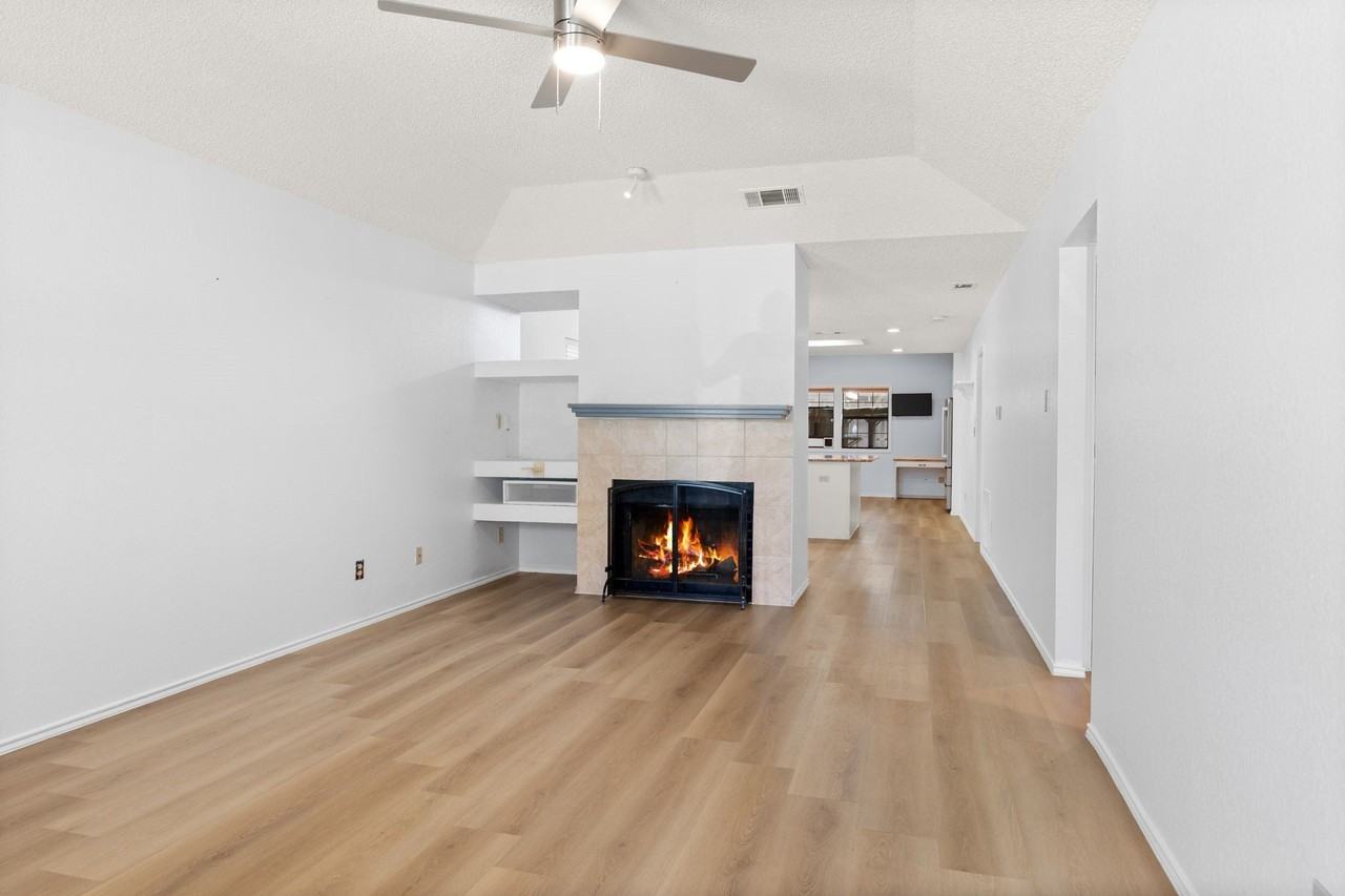 2806 London Court - Photo 6 of 33