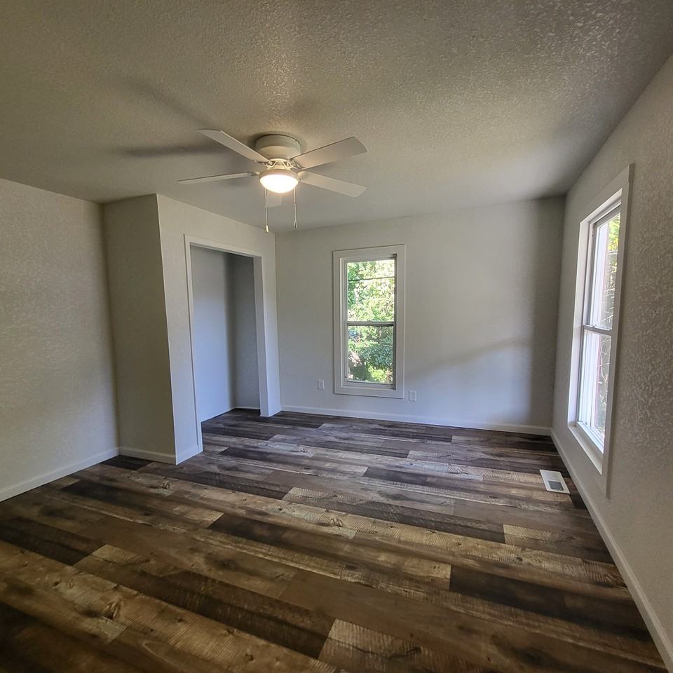 825 Cedar St - Photo 7 of 16