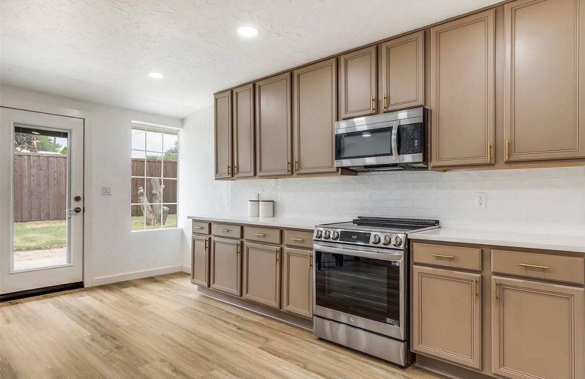 3657 High Vista Dr - Photo 3 of 20