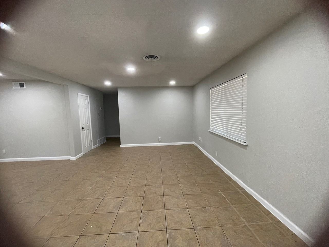 7025 Lowery Ln - Photo 5 of 14