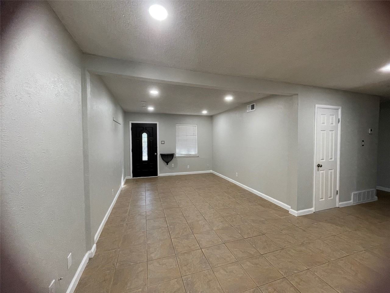 7025 Lowery Ln - Photo 6 of 14