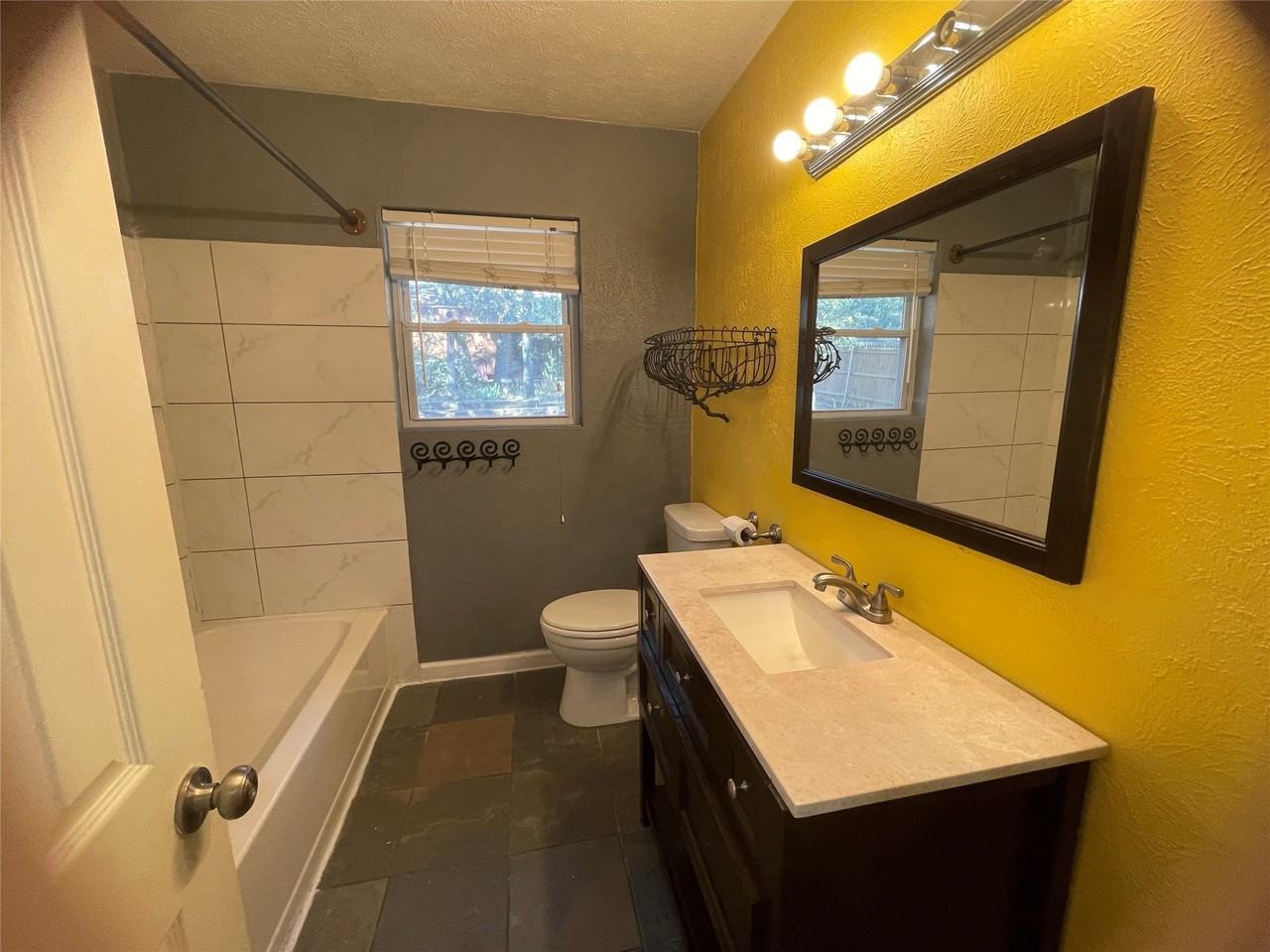 7025 Lowery Ln - Photo 7 of 14