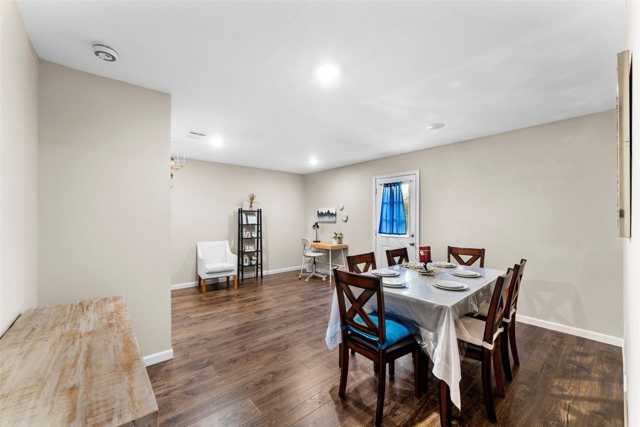 2426 Cloverdale Street - Photo 3 of 16