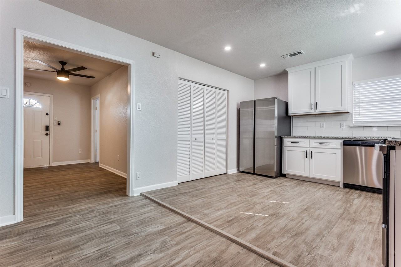 408 W Avenue F - Photo 4 of 11