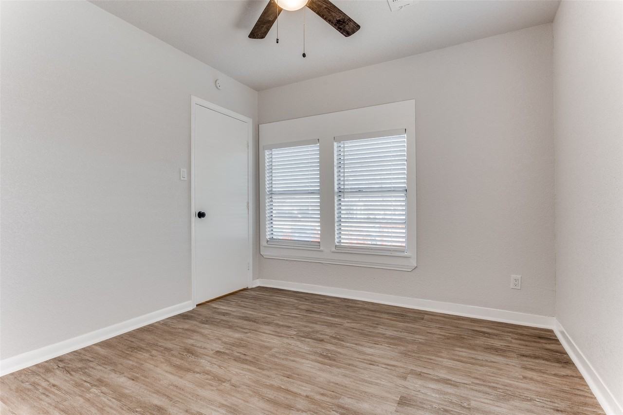 408 W Avenue F - Photo 5 of 11