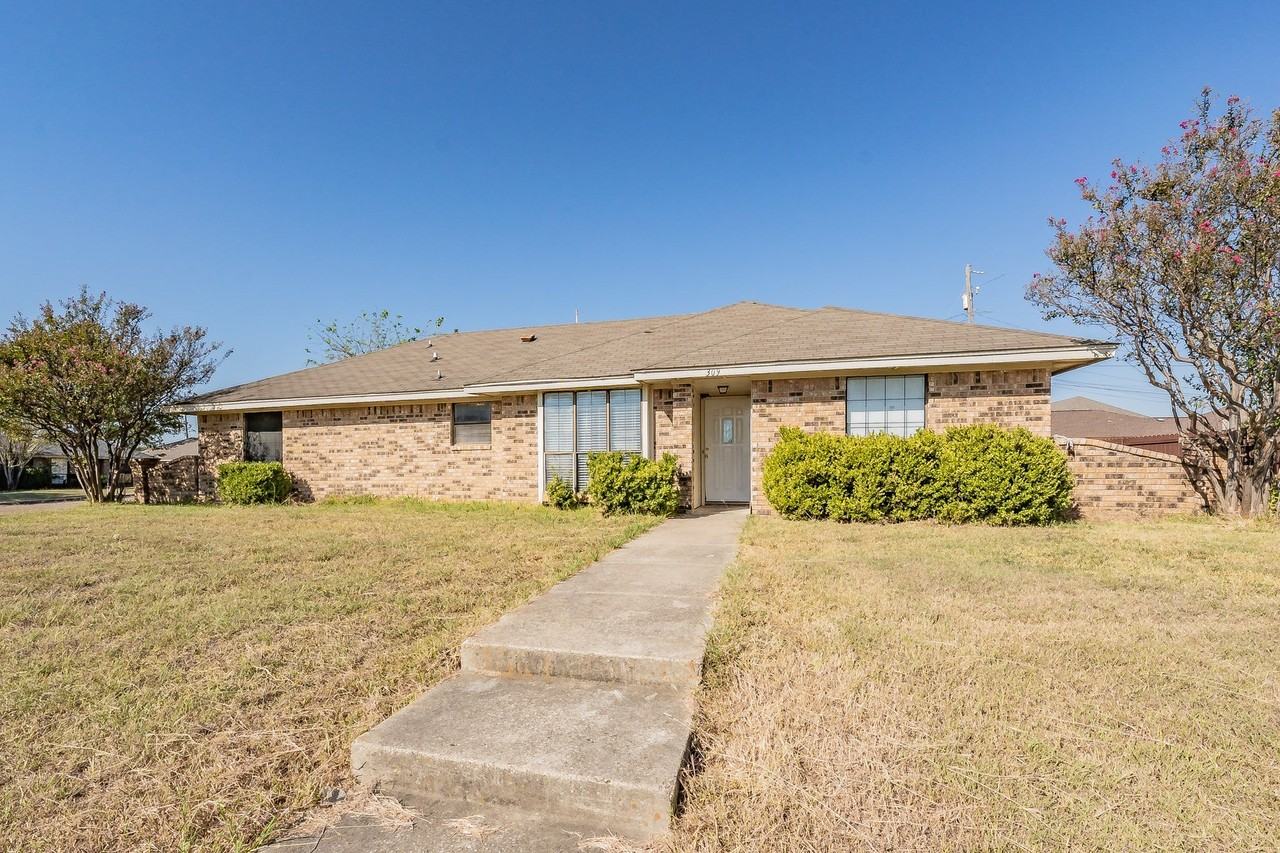 309 Creekside Dr - Photo 2 of 40