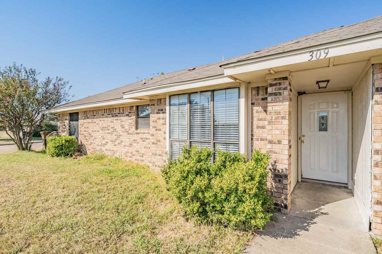 309 Creekside Dr - Photo 4 of 40