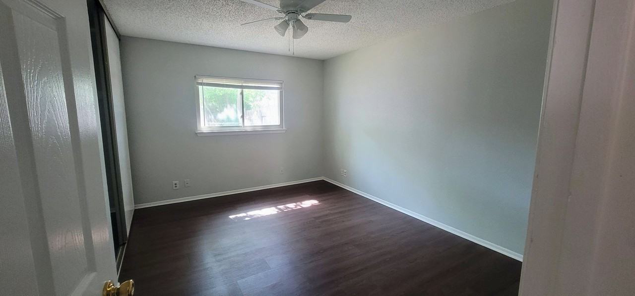 1331 Bayou Dr - Photo 3 of 7