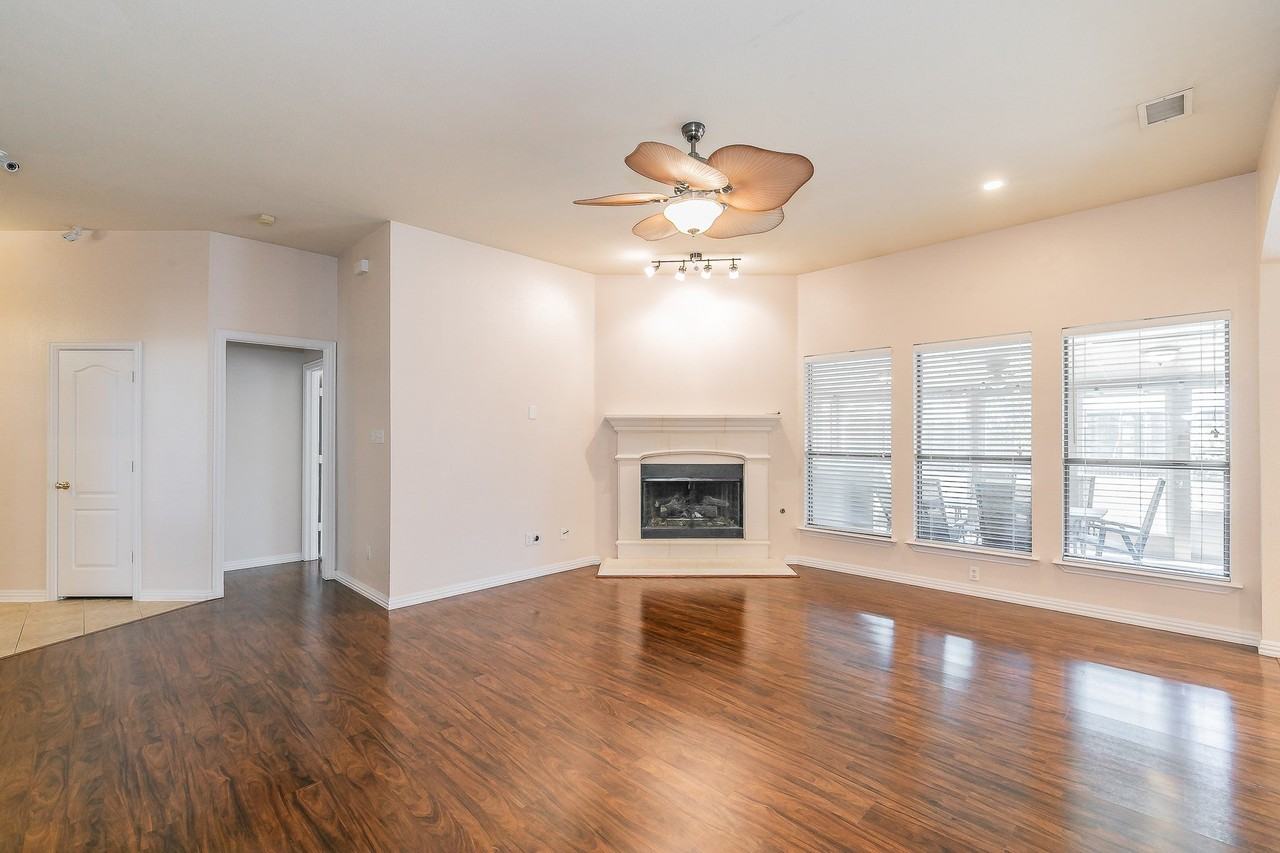 4316 Wood Stone Cir - Photo 3 of 40