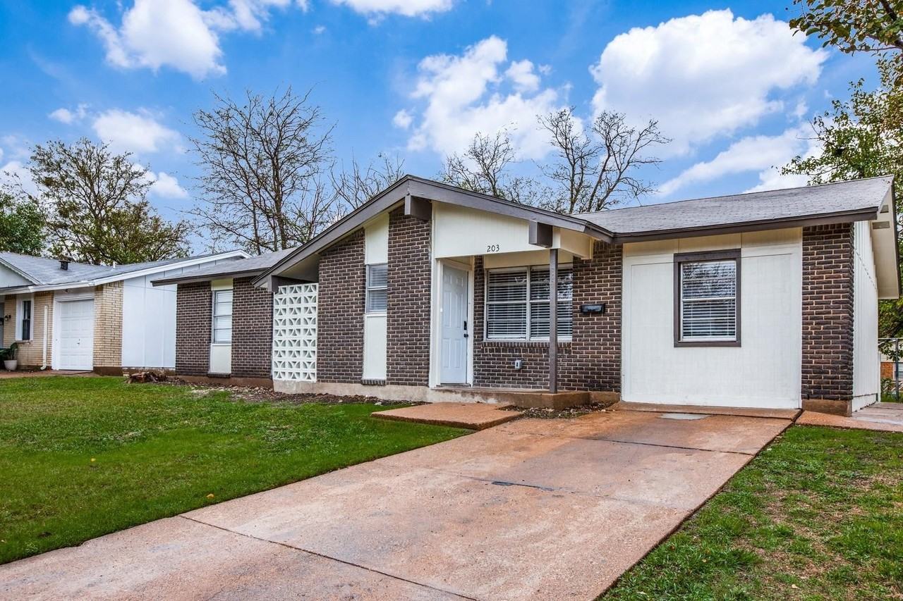 203 North Forest Crest Drive - Photo 3 of 25