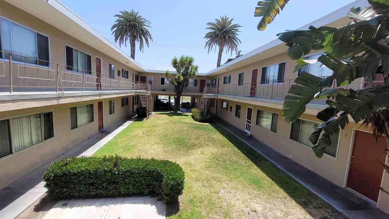 14517 S VERMONT AVE GARDENA, CA 90247 - Photo 4 of 40