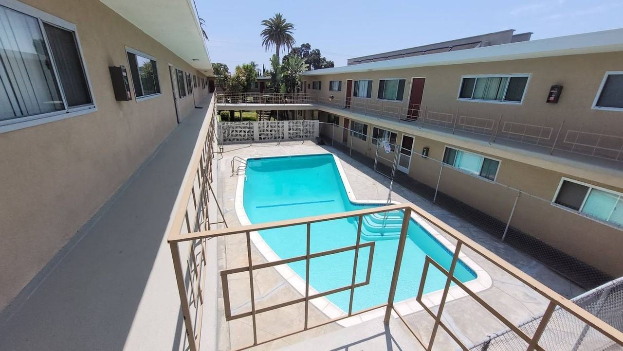 14517 S VERMONT AVE GARDENA, CA 90247 - Photo 5 of 40