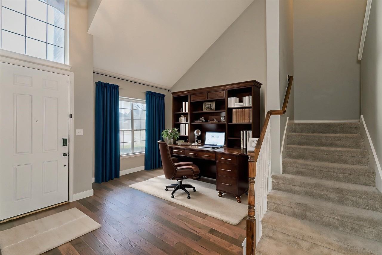 713 Cross Meadow Boulevard - Photo 4 of 40