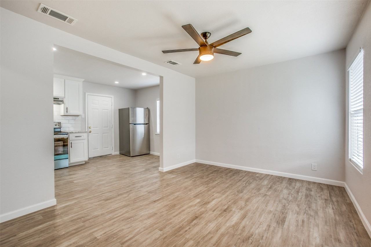 637 N 4th St - Photo 3 of 20