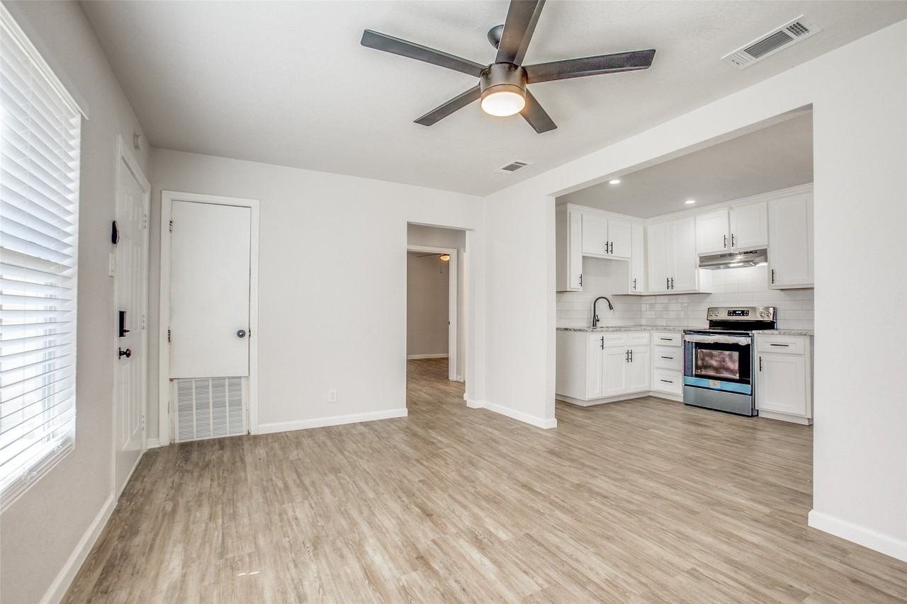 637 N 4th St - Photo 4 of 20