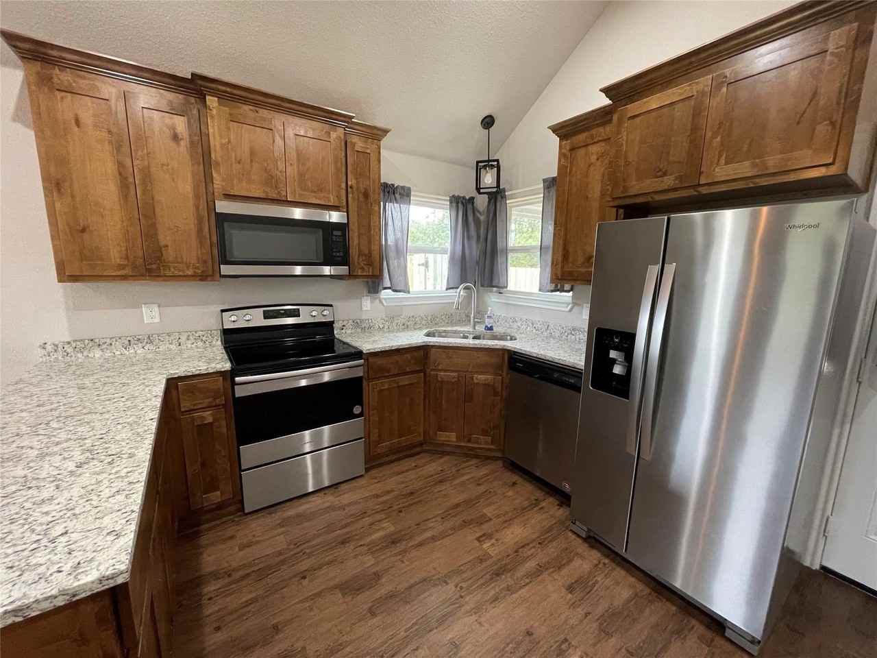 2211 Hercules Dr - Photo 5 of 12