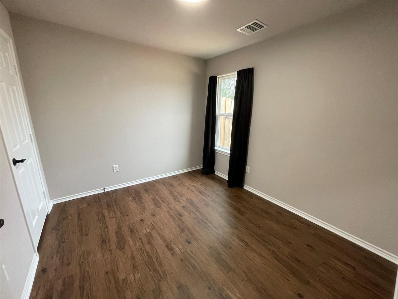 2211 Hercules Dr - Photo 6 of 12