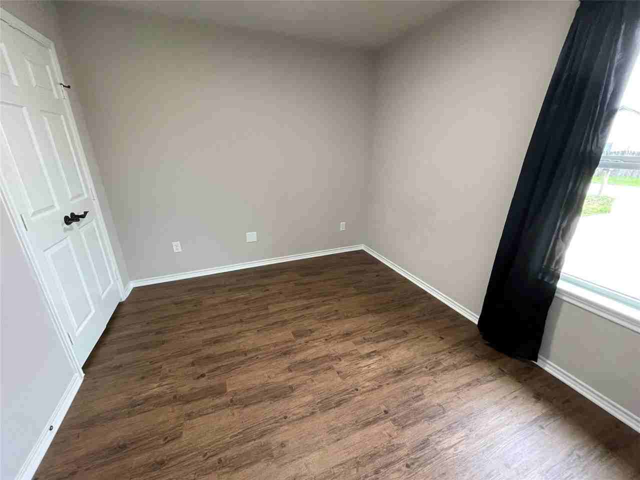 2211 Hercules Dr - Photo 7 of 12