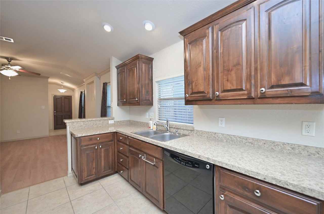 5113 Britton Ridge Ln - Photo 7 of 40