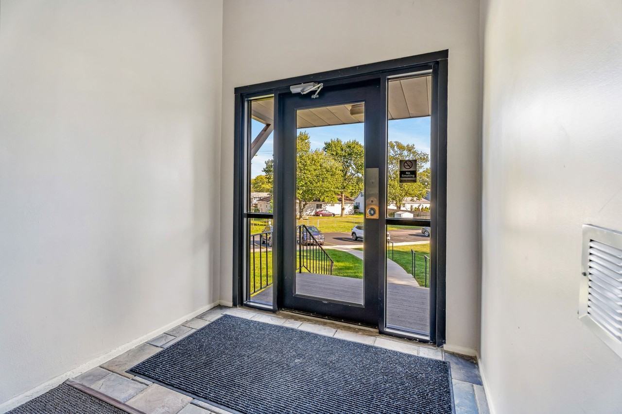 905 Heritage Ct #104 - Photo 5 of 21