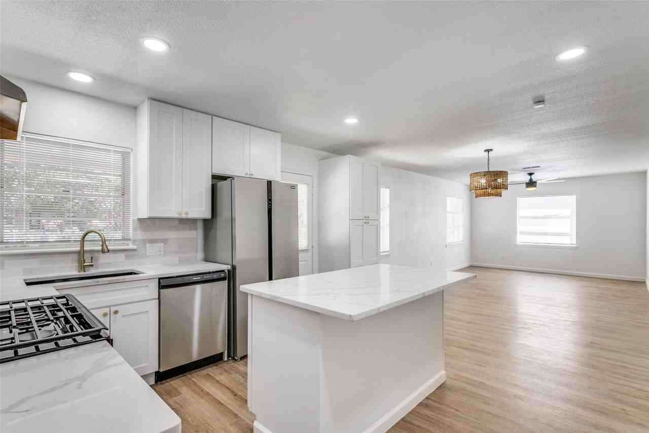 3227 San Paula Avenue - Photo 4 of 12