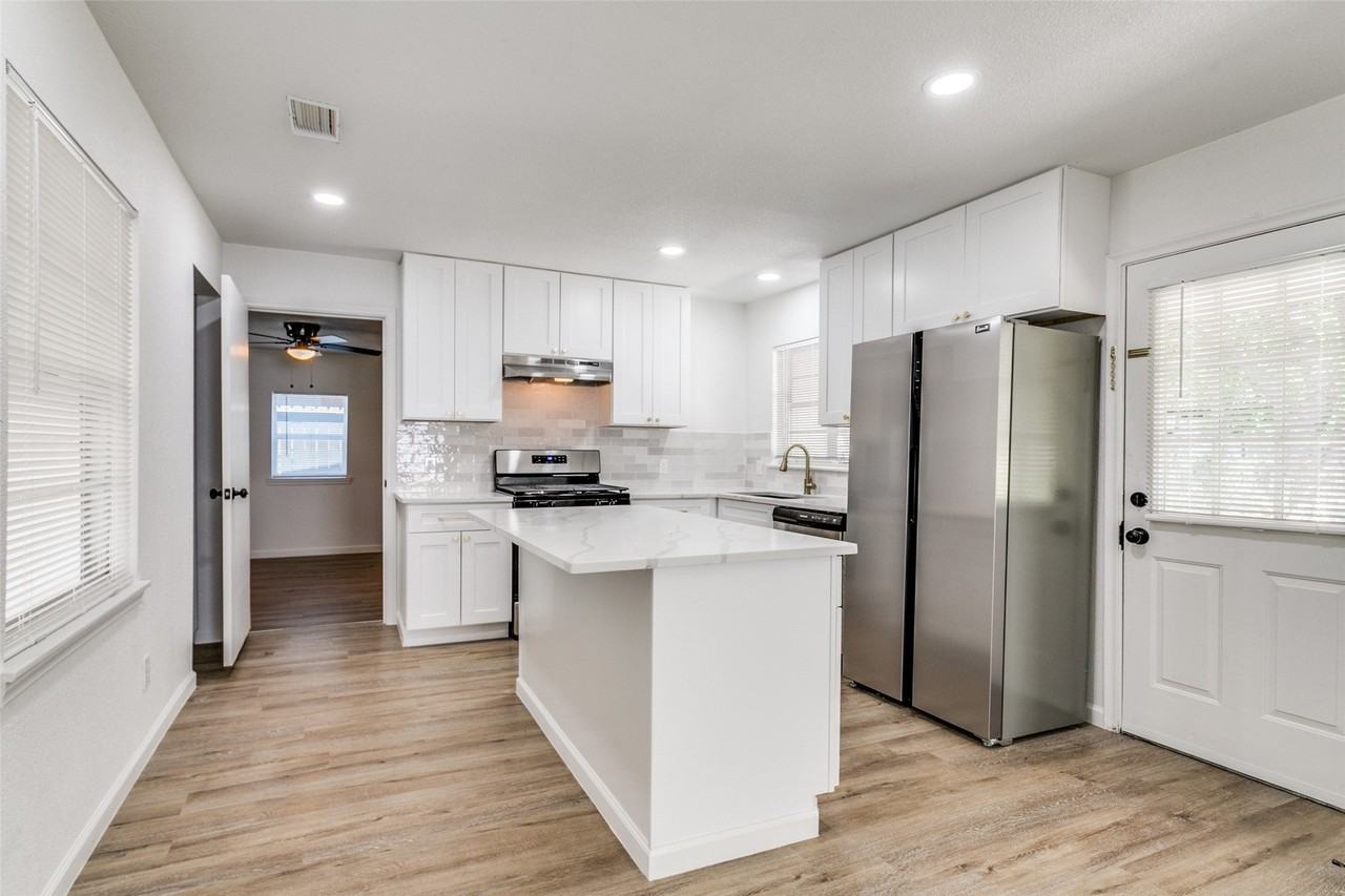 3227 San Paula Avenue - Photo 5 of 12