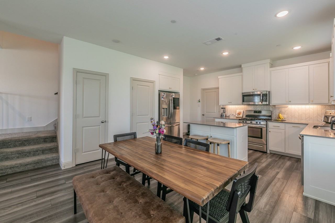 4357 Union St - Photo 2 of 40