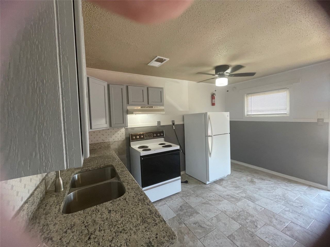 8339 White Settlement Rd - Photo 4 of 9