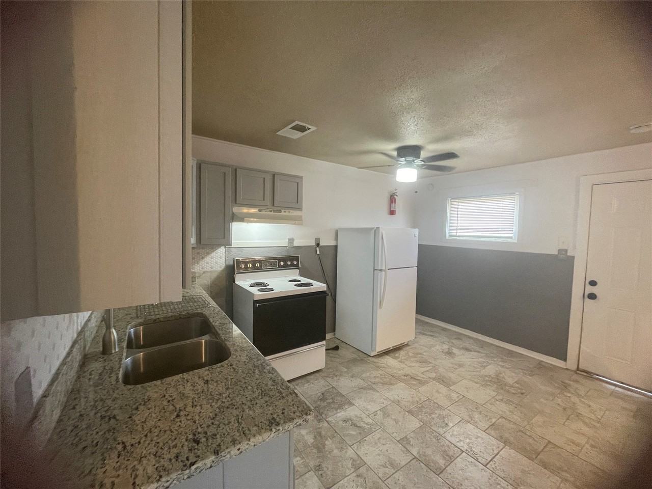 8339 White Settlement Rd - Photo 5 of 9