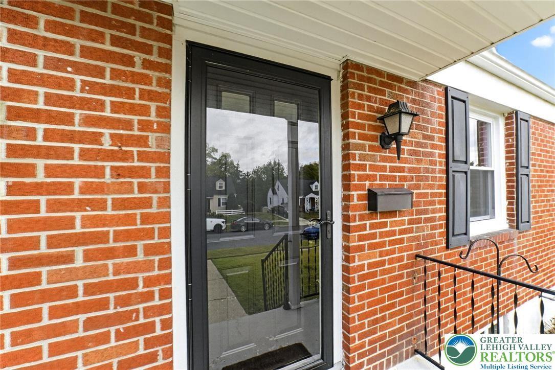 95 7th St - Photo 4 of 26