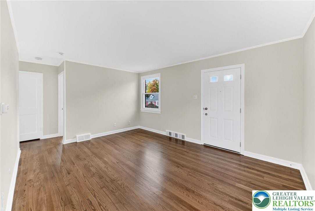 95 7th St - Photo 5 of 26