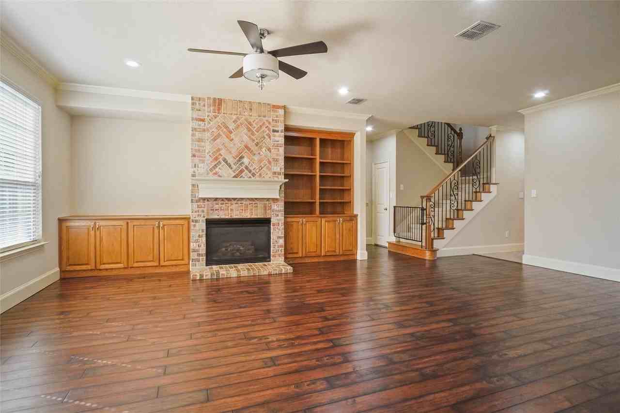 1854 Yorkshire Cir - Photo 3 of 29