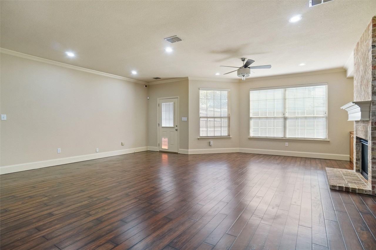 1854 Yorkshire Cir - Photo 5 of 29