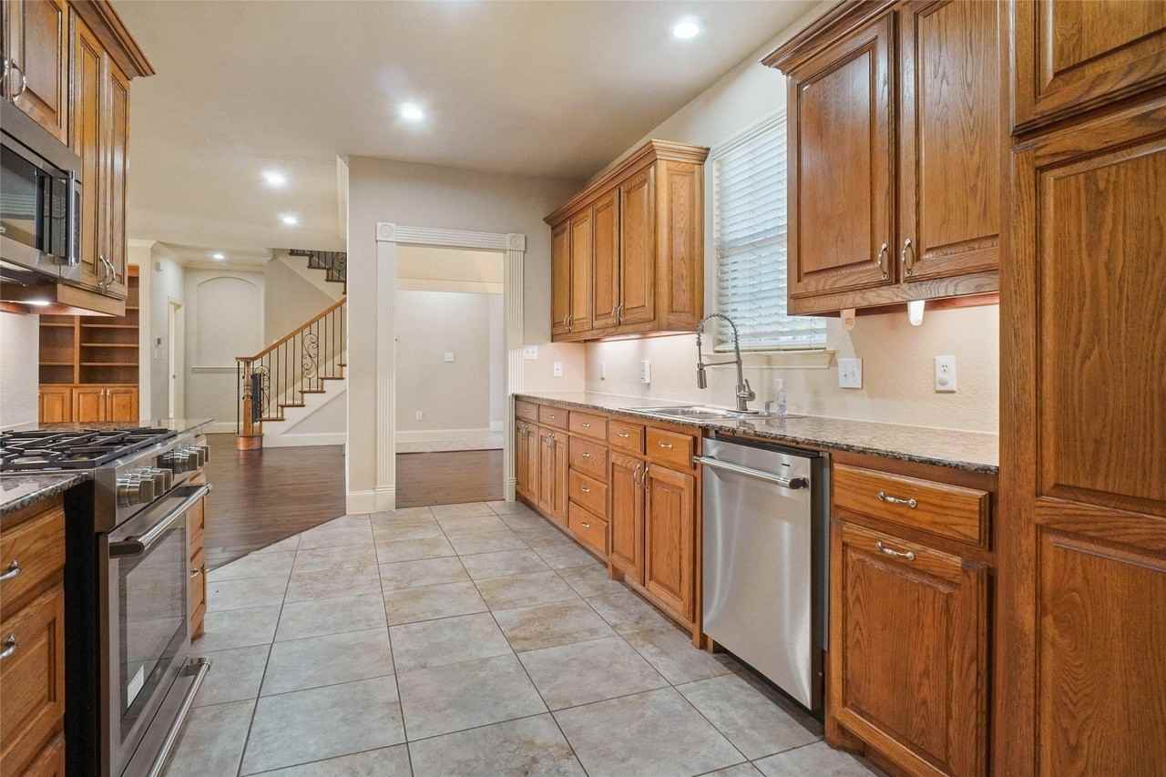 1854 Yorkshire Cir - Photo 6 of 29