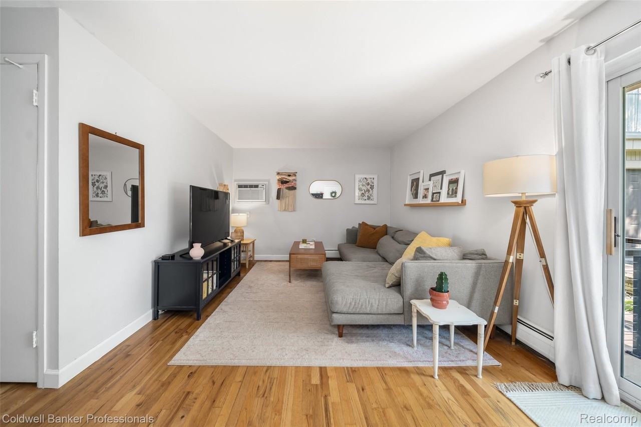 1721 E 14 Mile Rd - Photo 3 of 17