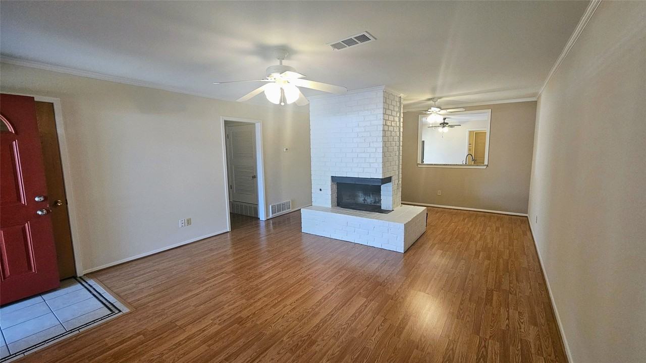 801 Livingston Dr - Photo 7 of 15