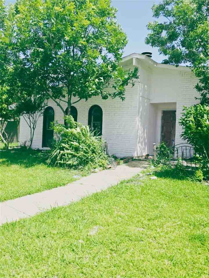 1425 Coffeyville Trl - Photo 2 of 15