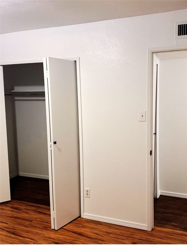 1425 Coffeyville Trl - Photo 4 of 15