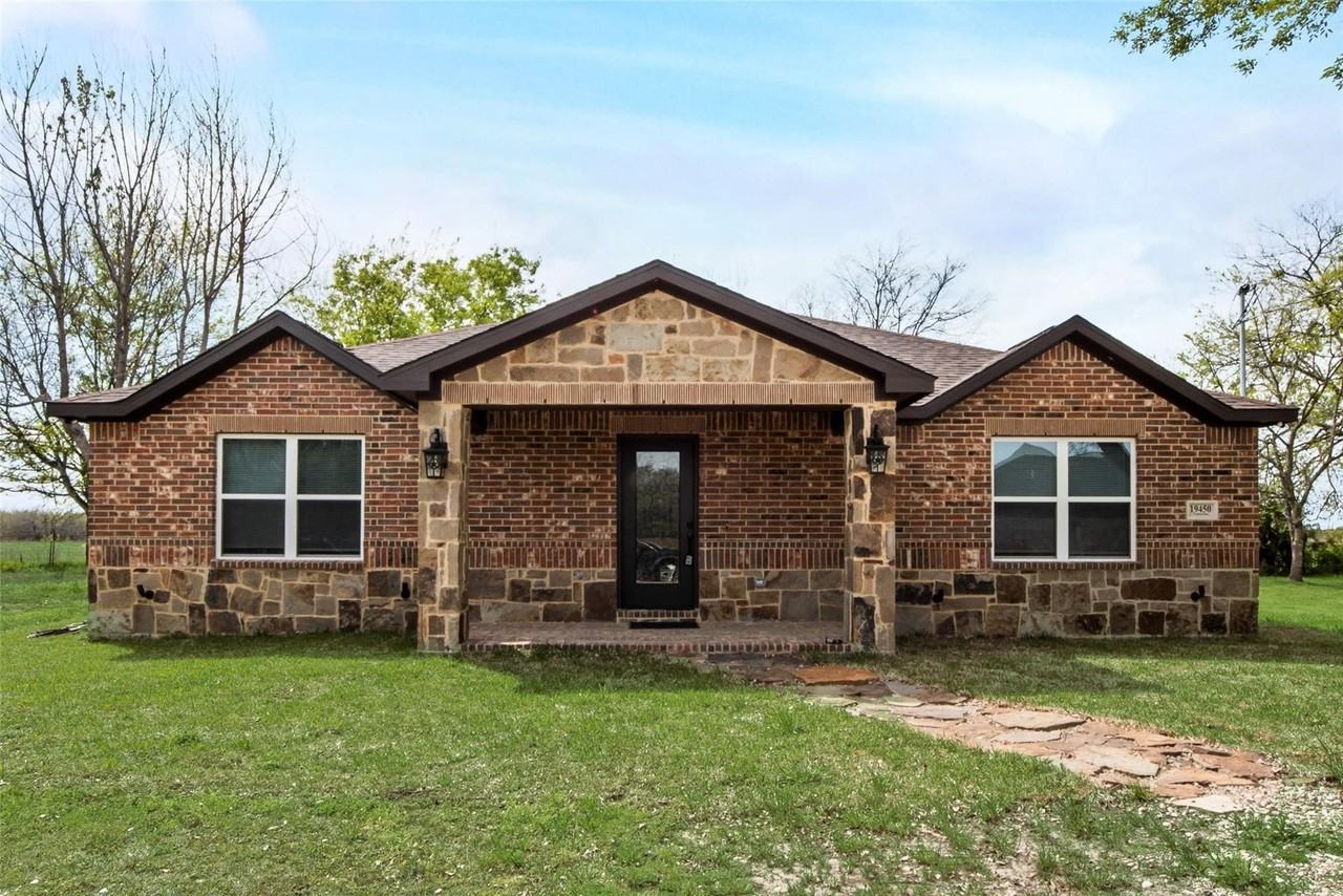 19450 Valentine - Photo 2 of 20