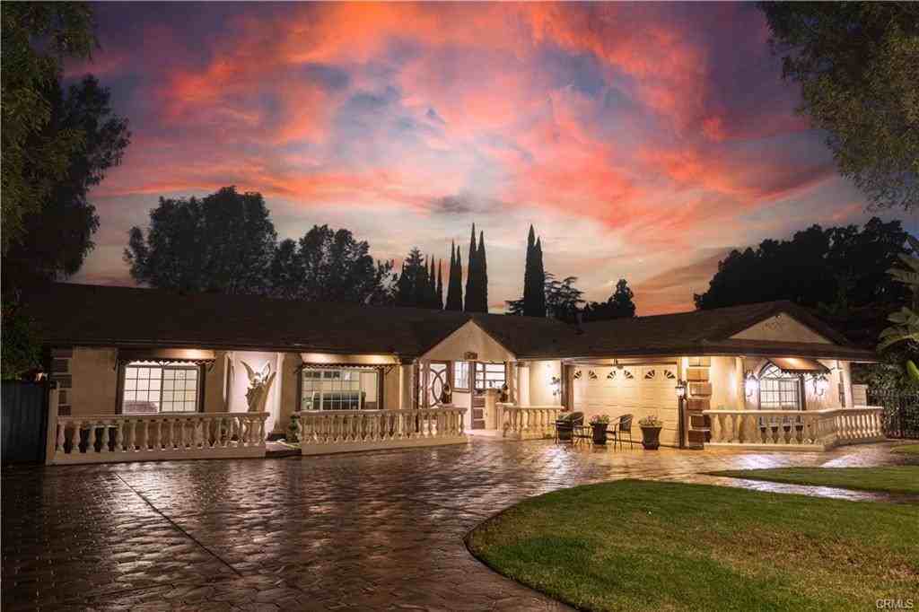 18834 Devonshire Street - Photo 6 of 39